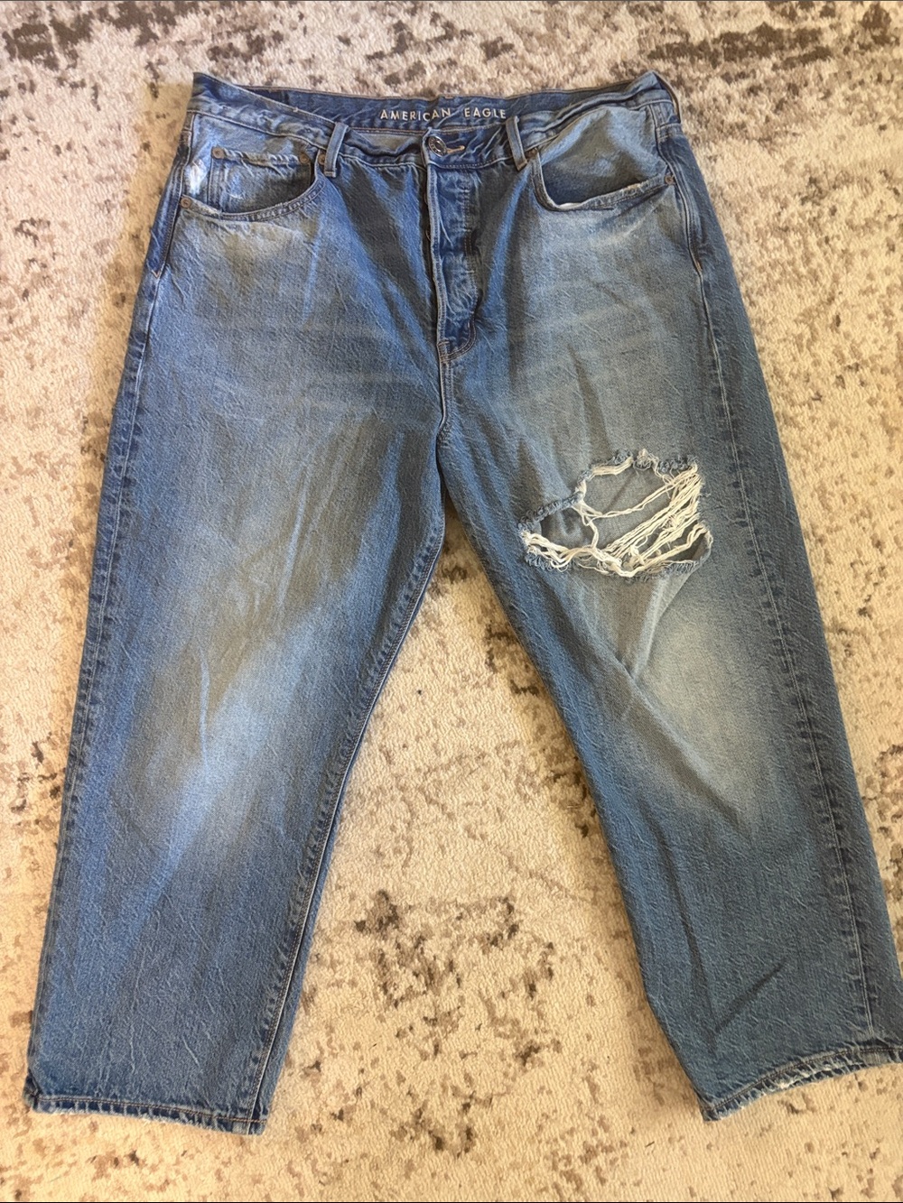 American Eagle Outfitters Light Blue Relaxed Fit Jeans with Distressed Knee